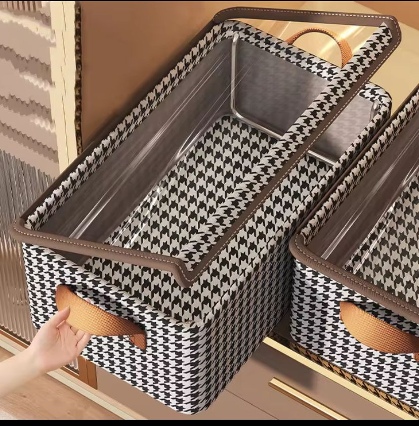 Foldable clothes organizer with cover