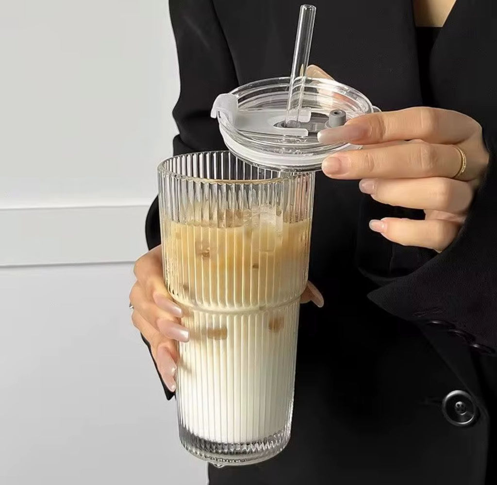 Glass tumbler with straw