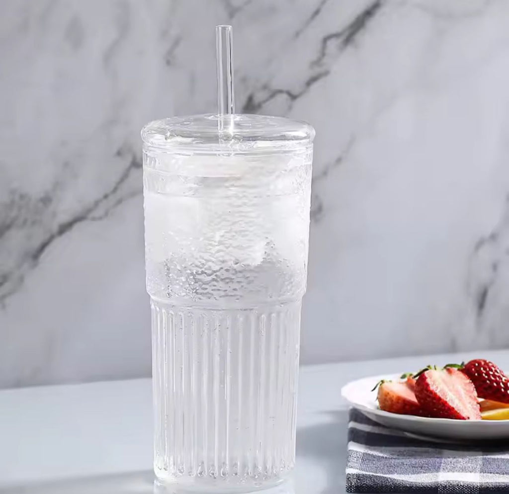 Glass tumbler with straw