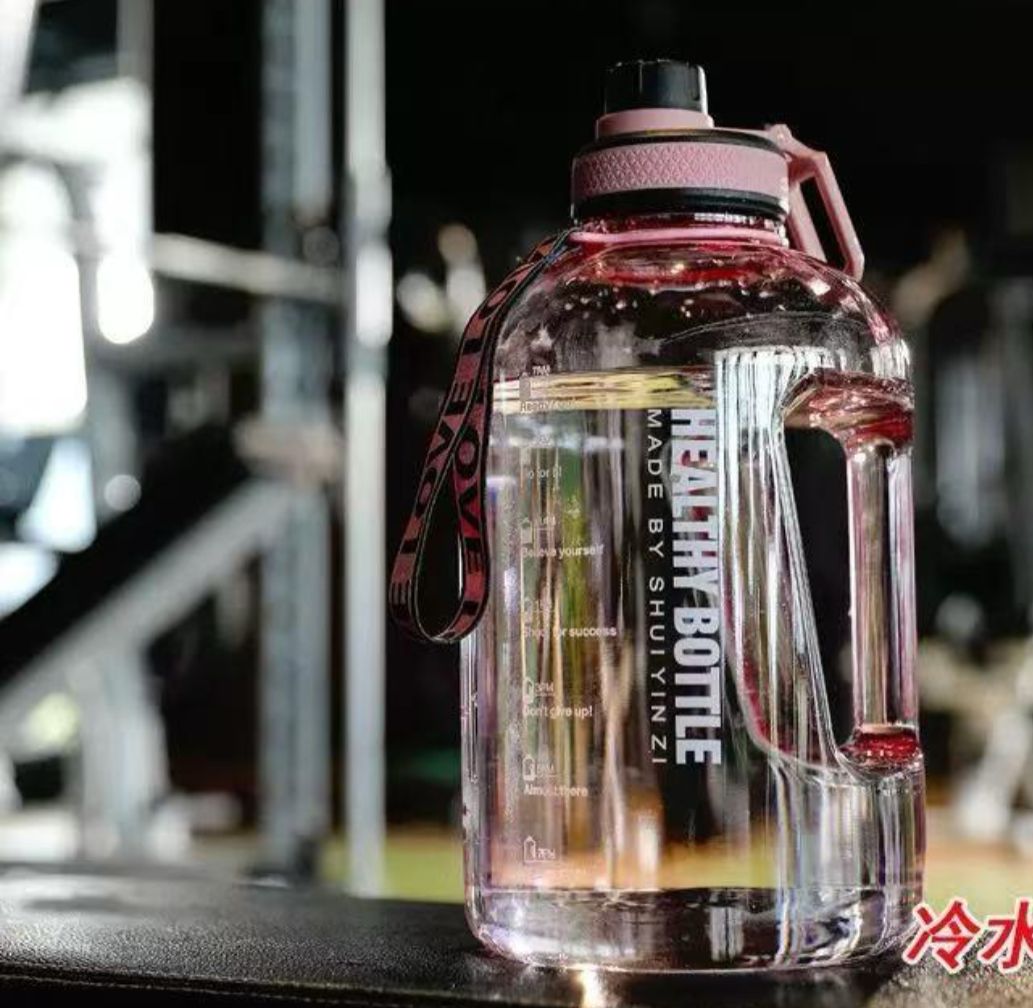 Large capacity water bottle