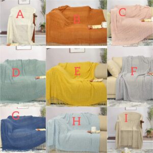 Knitted throw blanket